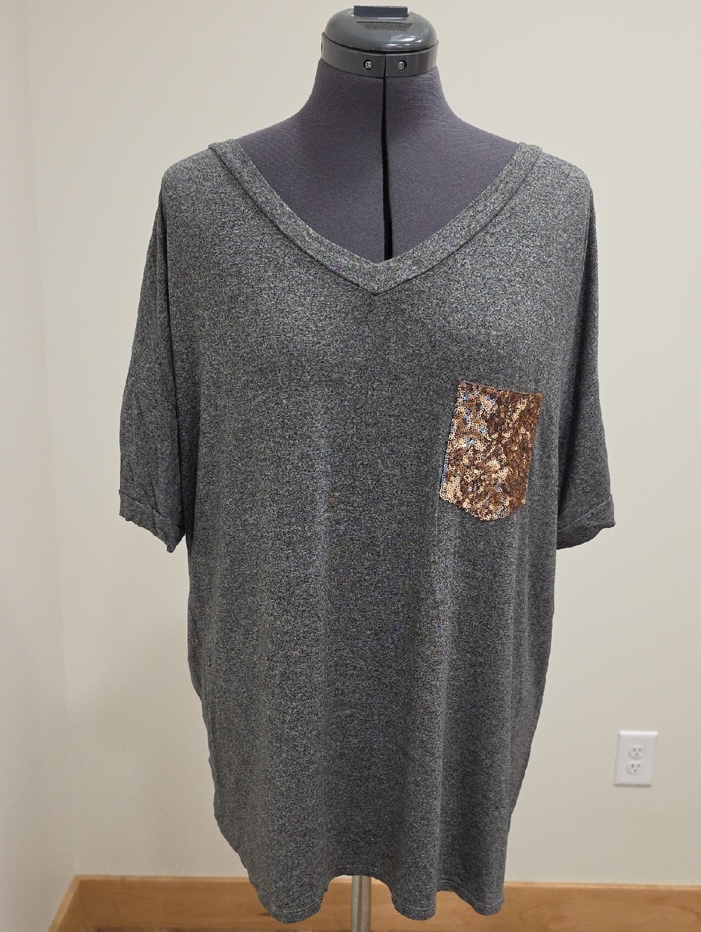 Women's Gray V-Neck Short Sleeve Tee with Sequined Pocket